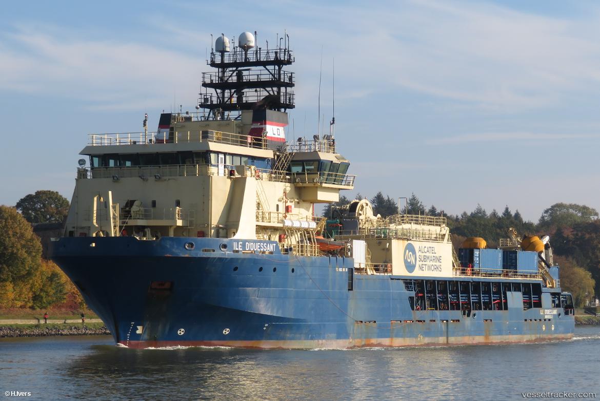 Ile-D-Ouessant - Cable Layer vessel
