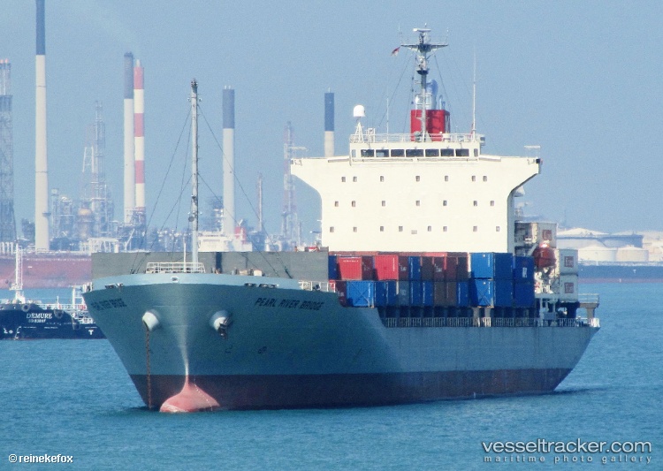 Pearl-River-Bridge - Container Ship vessel