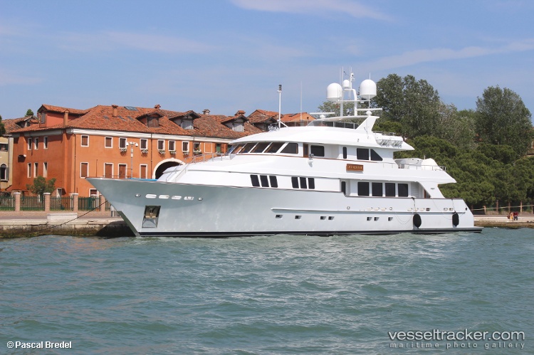 Mamamia - Service Ship vessel