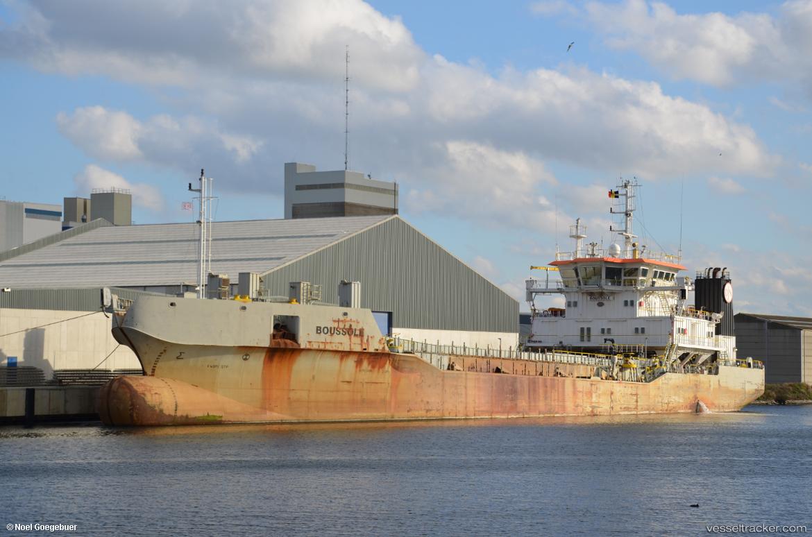 Boussole - Dredger vessel