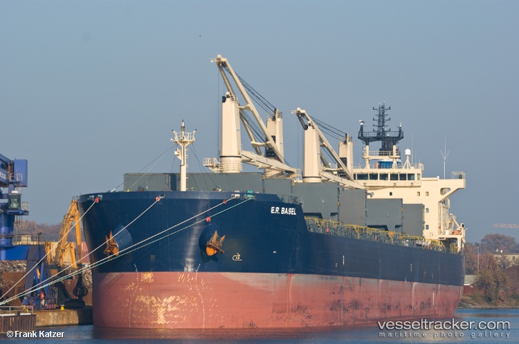Saltwind-Explorer - Bulk Carrier vessel