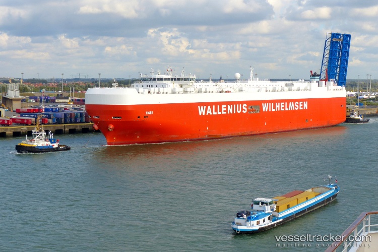 Arc-Commitment - Vehicles Carrier vessel