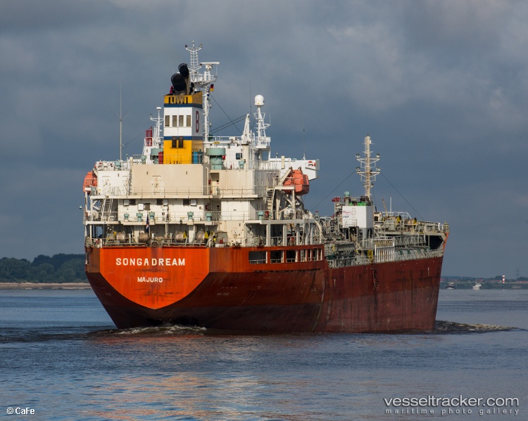 Chem-Leona - Chemical Oil Products Tanker vessel