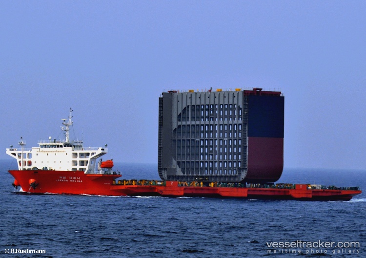 Jin-Wan-Shi-Dai - Heavy Load Carrier vessel
