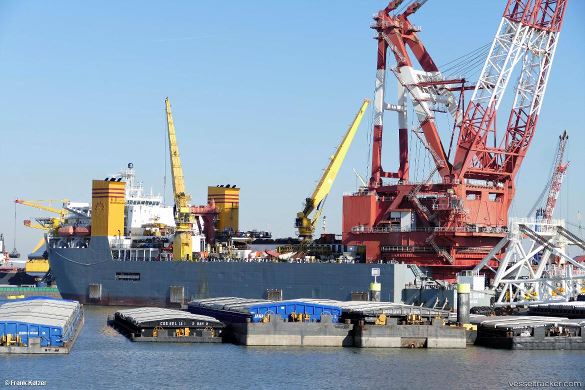 Oceanic-5000 - Crane Ship