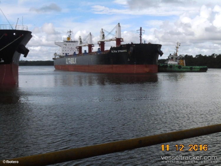 Silhouette-Island - Bulk Carrier vessel