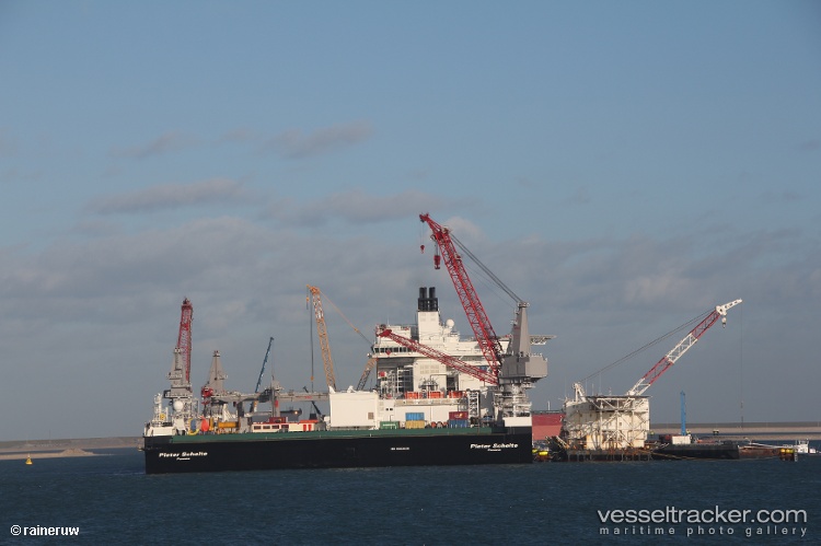 Pioneering-Spirit - Crane Ship vessel
