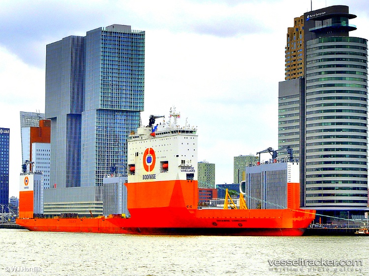 Boka-Vanguard - Heavy Load Carrier vessel