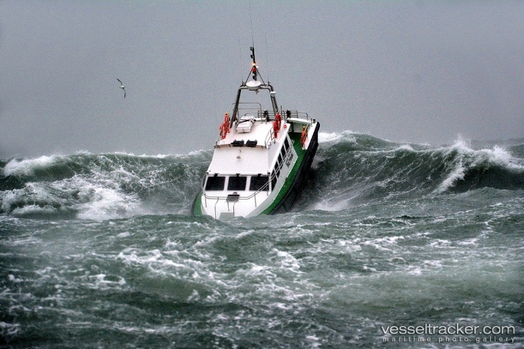 Dolphin-No.23 - Tug vessel