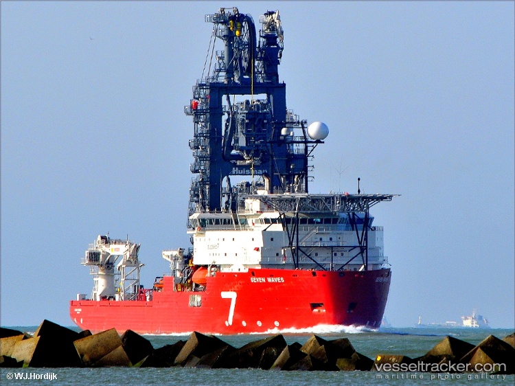 Seven-Waves - Pipe Layer vessel