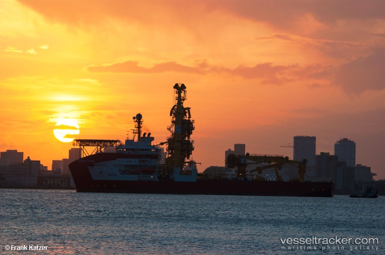 Sapura-Topazio - Pipe Layer vessel