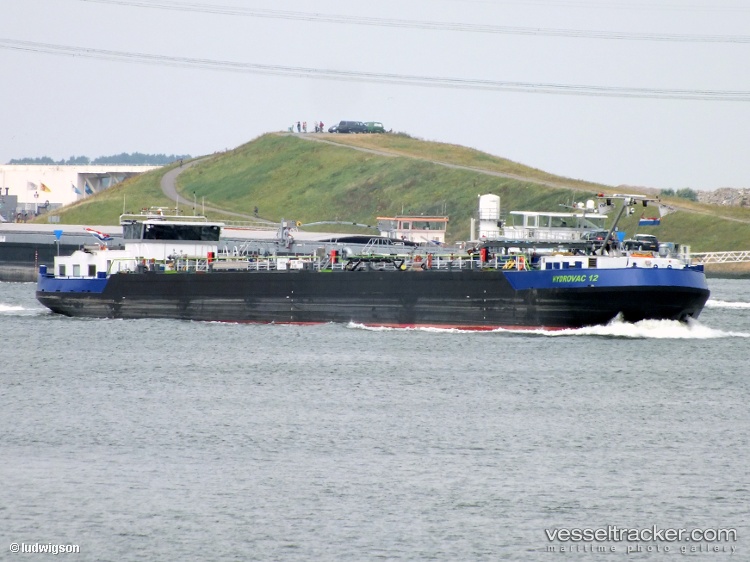 Hydrovac-12 - Oil And Chemical Tank Barge vessel