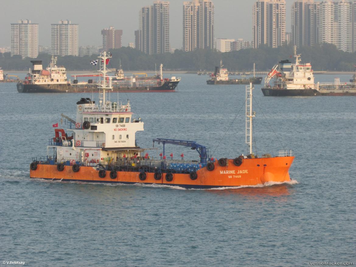 Hy-Jade - Service Ship