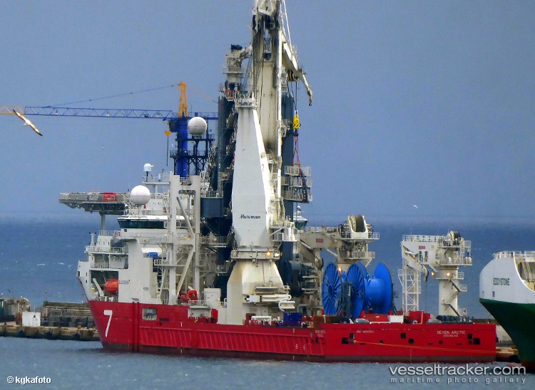 Seven-Arctic - Pipe Layer vessel