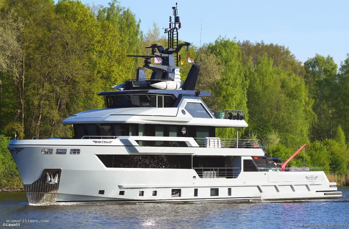 Maverick - Service Ship