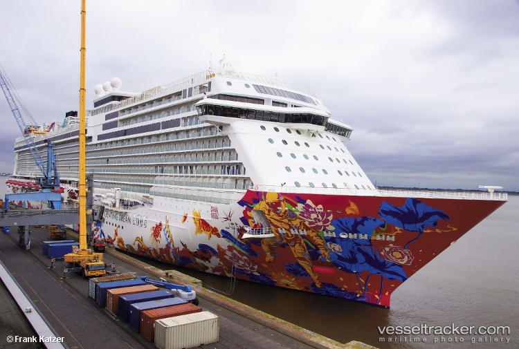 Genting-Dream - Cruise Ship vessel
