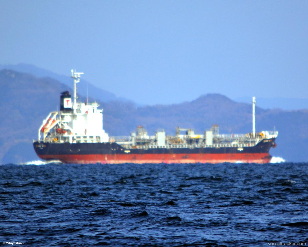 Crane-Ariel - Chemical Oil Products Tanker vessel