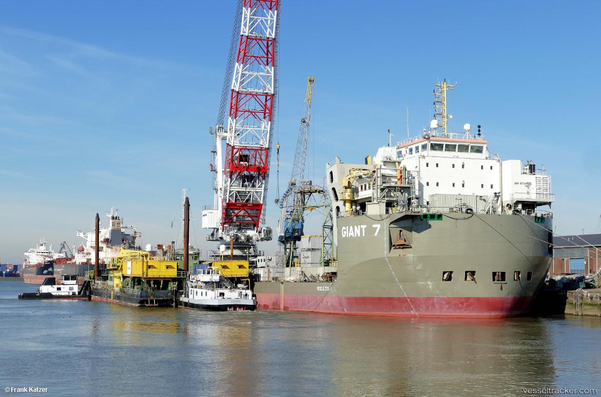 Giant-7 - Heavy Load Carrier vessel