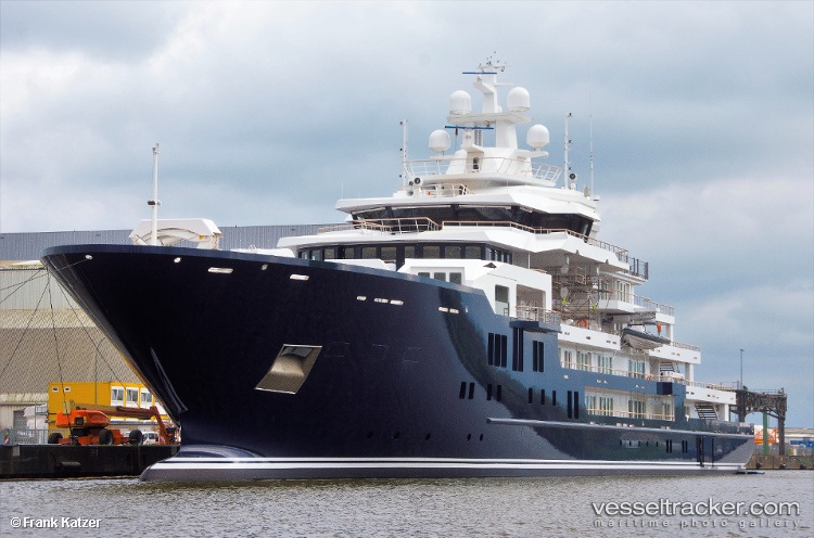 Multiverse - Service Ship vessel