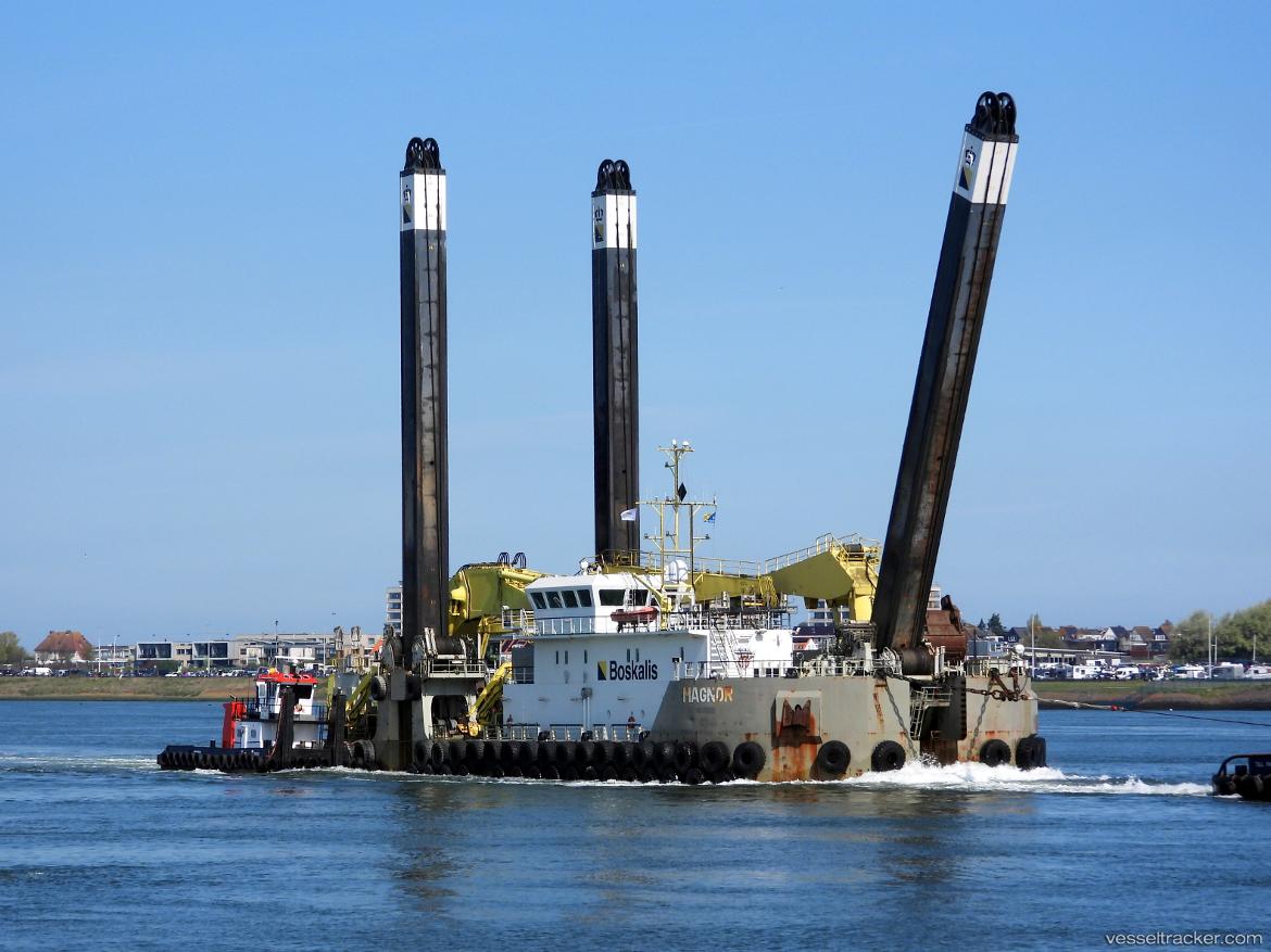 Magnor - Dredger vessel