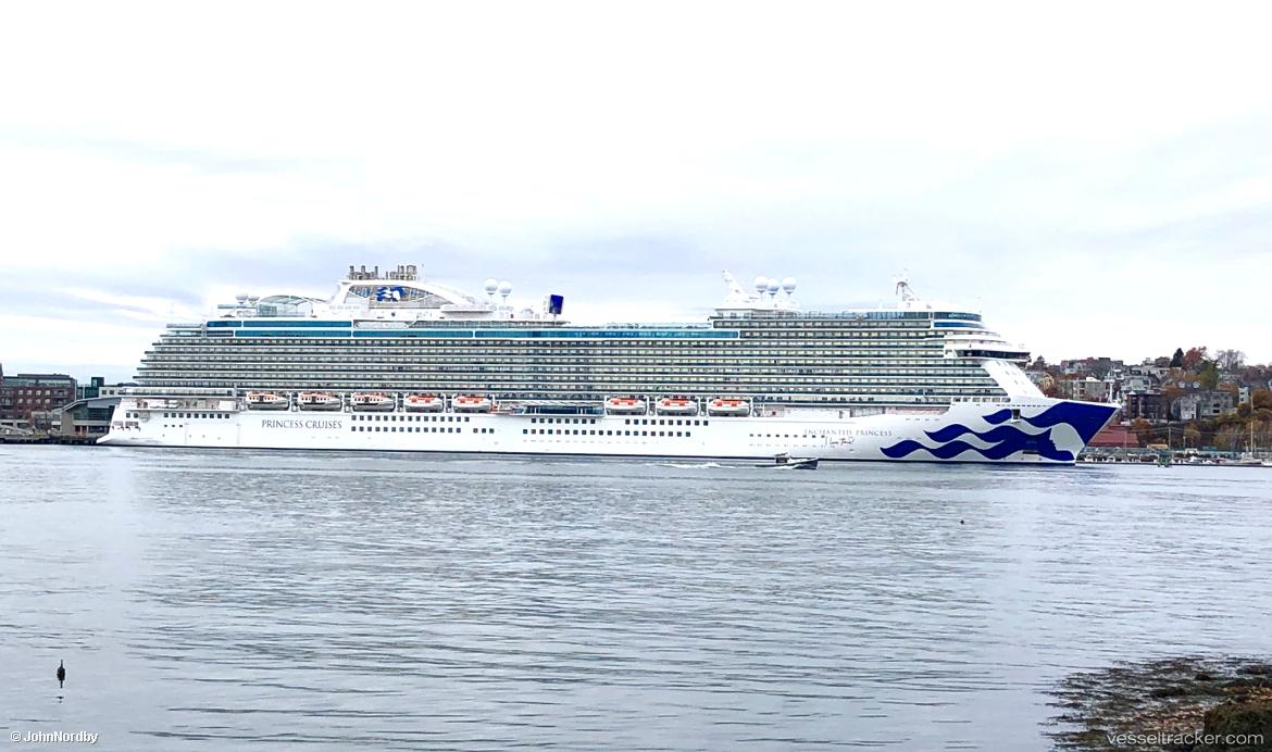 Enchanted-Princess - Cruise Ship vessel