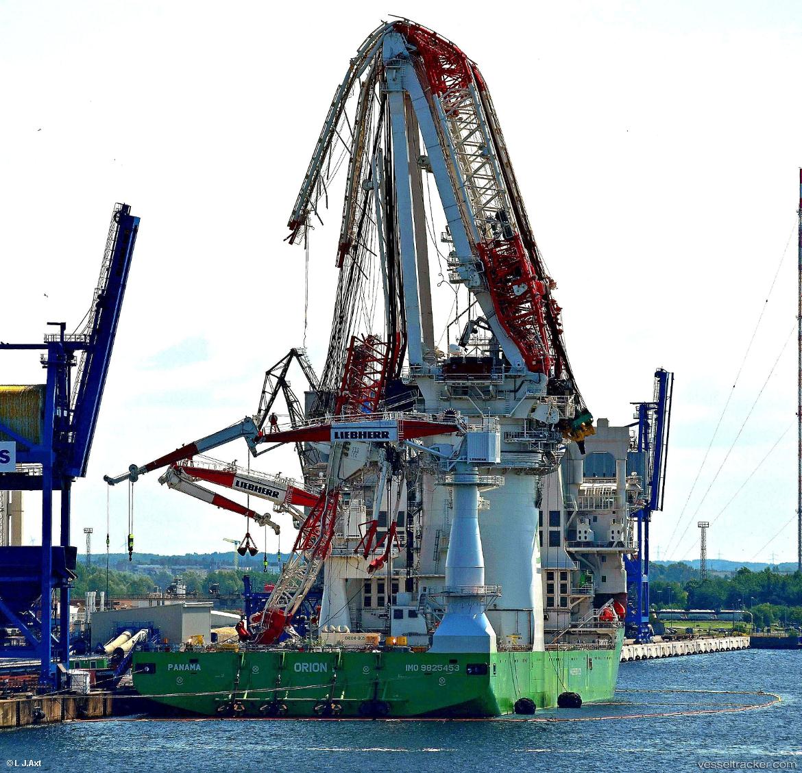 Orion - Crane Ship