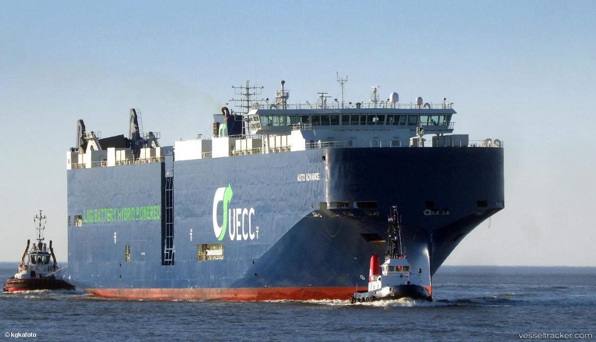 Auto-Advance - Vehicles Carrier vessel