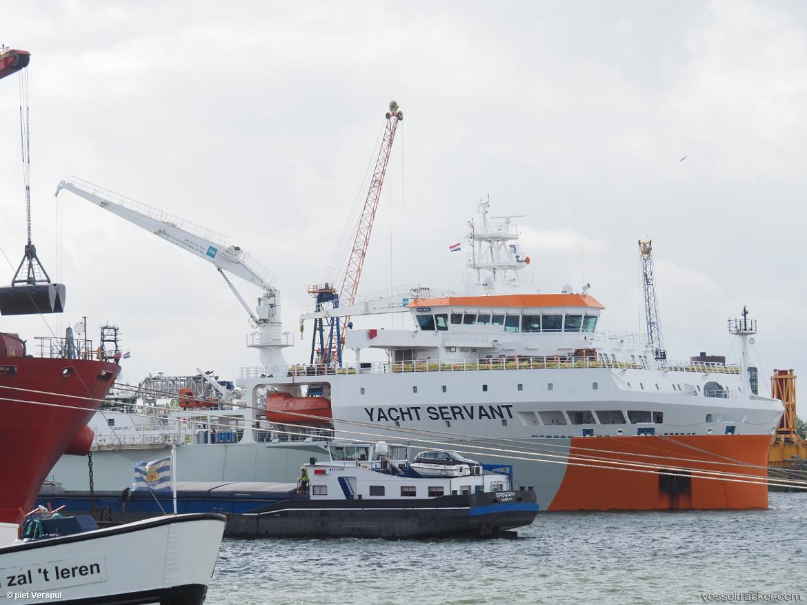 Yacht-Servant - Heavy Load Carrier vessel