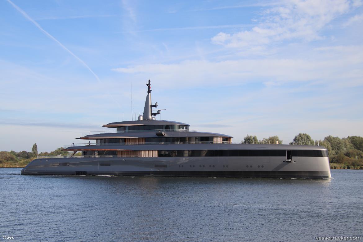 Obsidian - Sailing Vessel