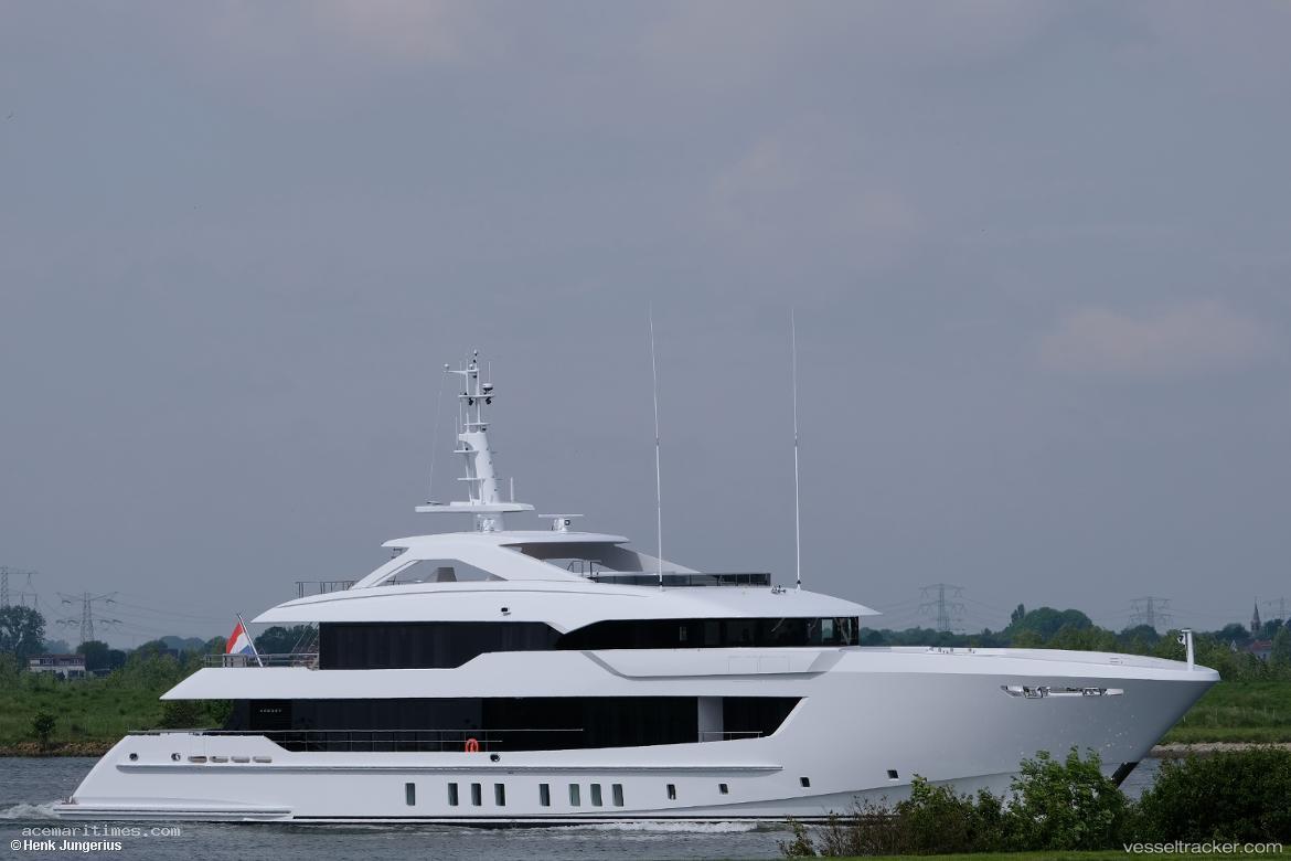Pa-Lante - Yacht vessel registered in Cayman Islands